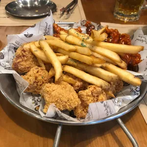 홀썸치킨 사진
