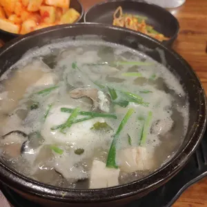 재화스퀘어 굴국밥 홍어 보쌈 사진