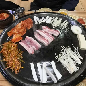 돼지꿈꾸던날 사진