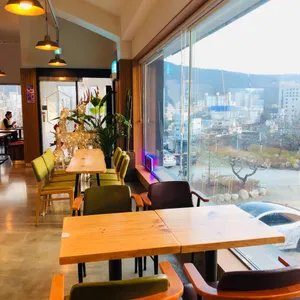 모이 카페 리뷰 사진