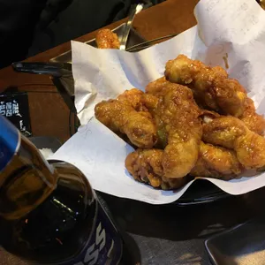 교촌치킨 사진