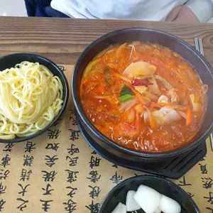 홍유 사진