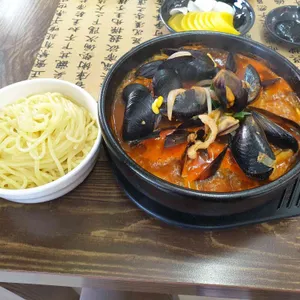 홍유 사진