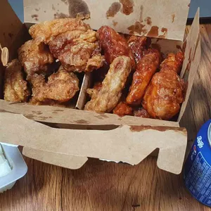 교촌치킨 사진