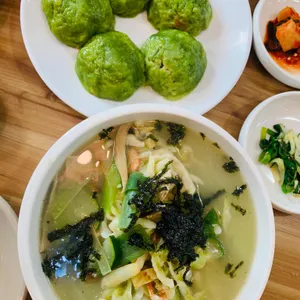 유가네뽕잎칼국수 사진
