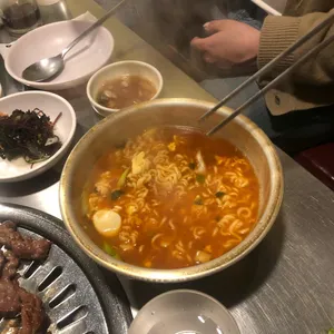 돼지꿈꾸다 사진