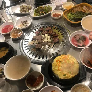 돼지꿈꾸다 사진