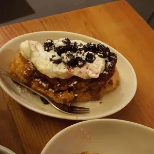 비하인드 리뷰 사진