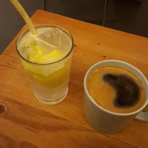 비하인드 리뷰 사진