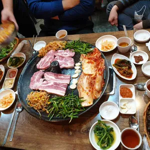 묵고갈래솥뚜껑삼겹살 사진