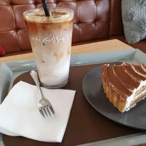 커피생각할때 사진