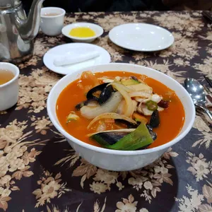 동천홍 사진