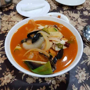 동천홍 사진