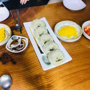 유명국시랑 사진