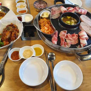 강남 돼지상회 무한리필 사진