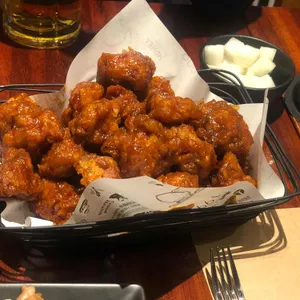 교촌치킨 사진