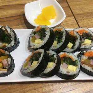 김밥잔치 사진