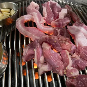 동원 생돼지 연탄구이 사진