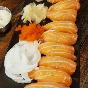 연어랑회랑 사진