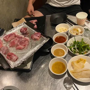 꾸이꾸이멱살 사진