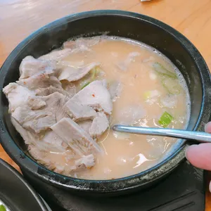 꽃돼지국밥 사진