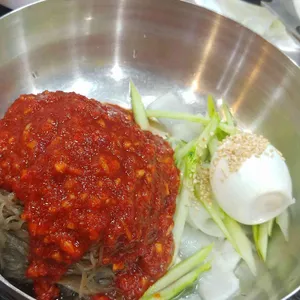 쪼매매운냉면 사진
