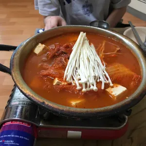 꿀돼지 김치찌개 사진
