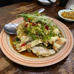 동천홍 사진