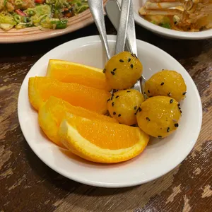 동천홍 사진