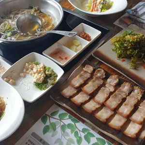 장비빔국수와 굴국밥 보쌈 사진