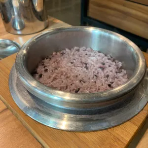 오월돼지 사진