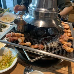오월돼지 사진
