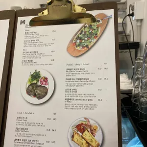 엠 리뷰 사진
