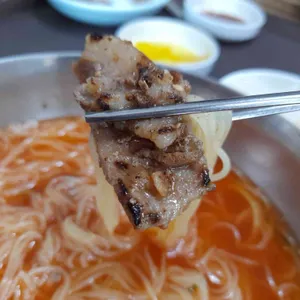 초읍밀면 사진
