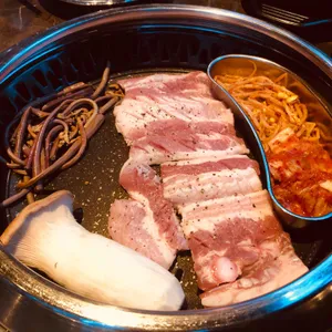 이우 다이닝 사진