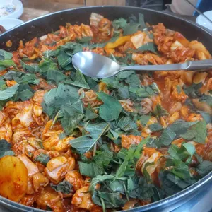 춘천 닭갈비 닭한마리 사진
