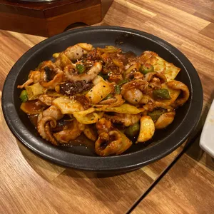 돈통마늘보쌈 사진