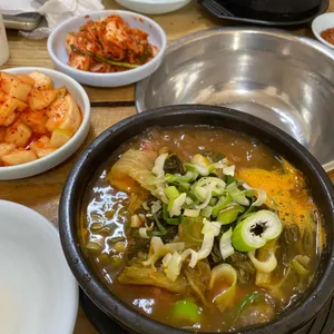 명품청기와감자탕 사진