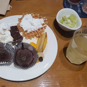 애슐리퀸즈 사진