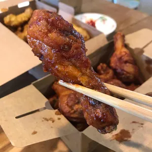 교촌치킨 사진