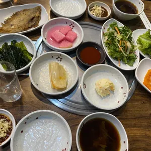 속초항뱃머리 사진