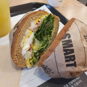 샐러디 사진