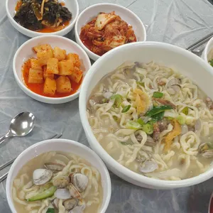 홍칼국수와 감자탕 사진