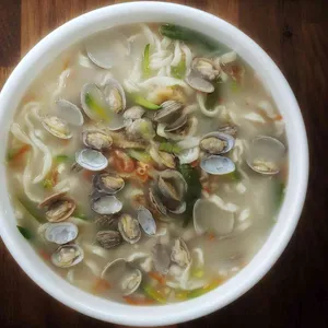 홍칼국수와 감자탕 사진