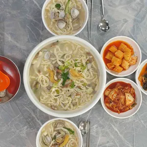 홍칼국수와 감자탕 사진