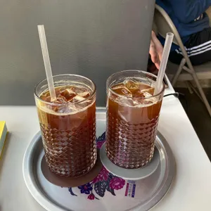 오피셜 커피 사진