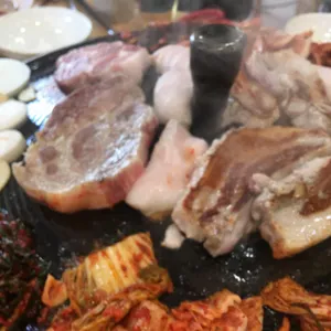 싹쓰리솥뚜껑김치삼겹살 사진