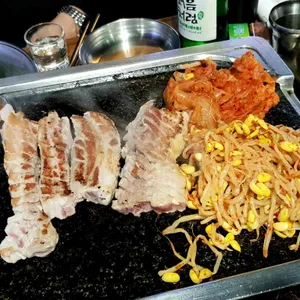 칼맞은삼겹살 사진