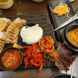 꽃피우는기와보쌈 사진