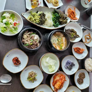 봄날 칼국수 보리밥 사진